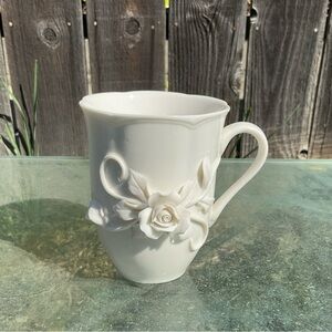 RARE GRACE TEA WARE WHITE PORCELAIN 3D ROSE TEA/COFFEE MUG 4.5"